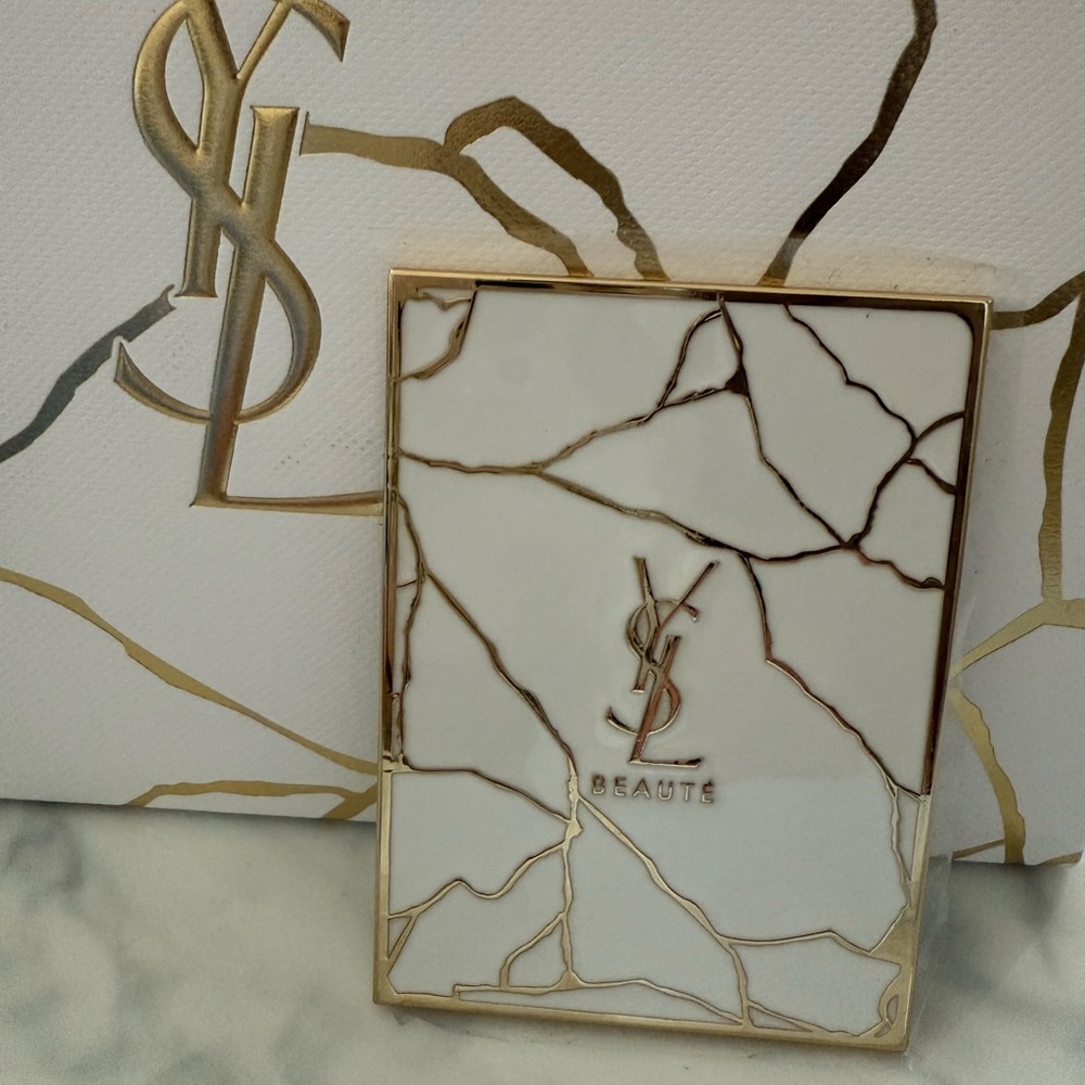 YSL Beauté Compact Mirror - Picture 2 of 4